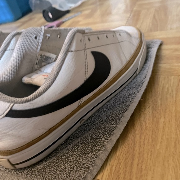 AUTHENTIC NIKE LEATHER WHITE & BLACK W CANARY FABRIC TRIM - Picture 3 of 3